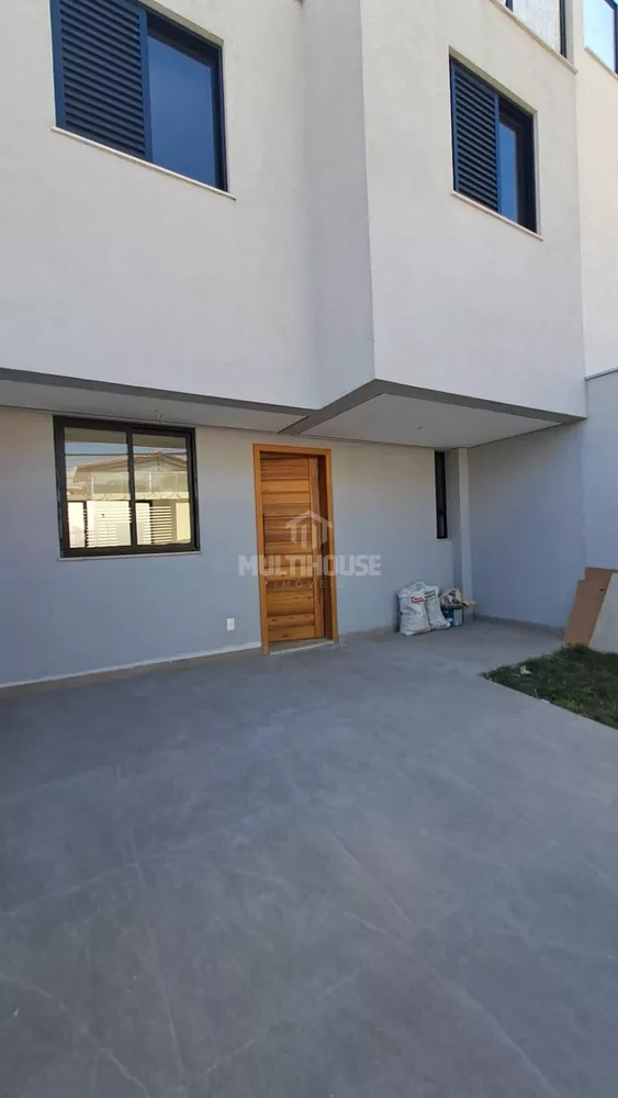 Casa à venda com 3 quartos, 130m² - Foto 1