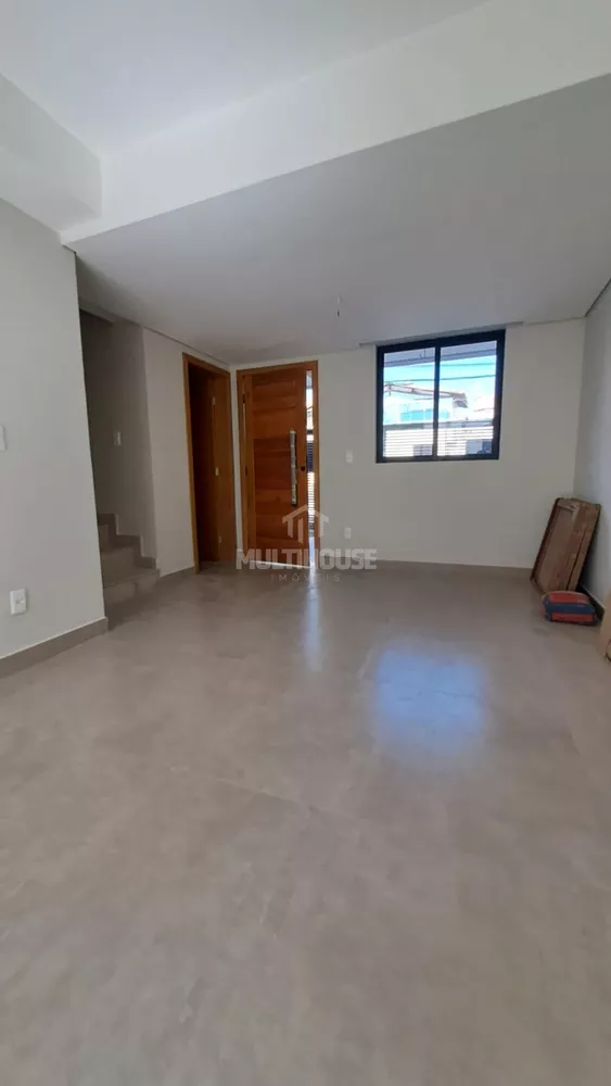 Casa à venda com 3 quartos, 130m² - Foto 2