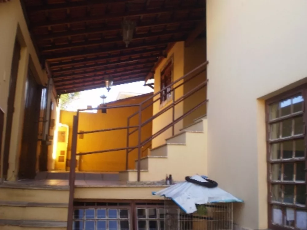 Casa à venda com 4 quartos, 300m² - Foto 3