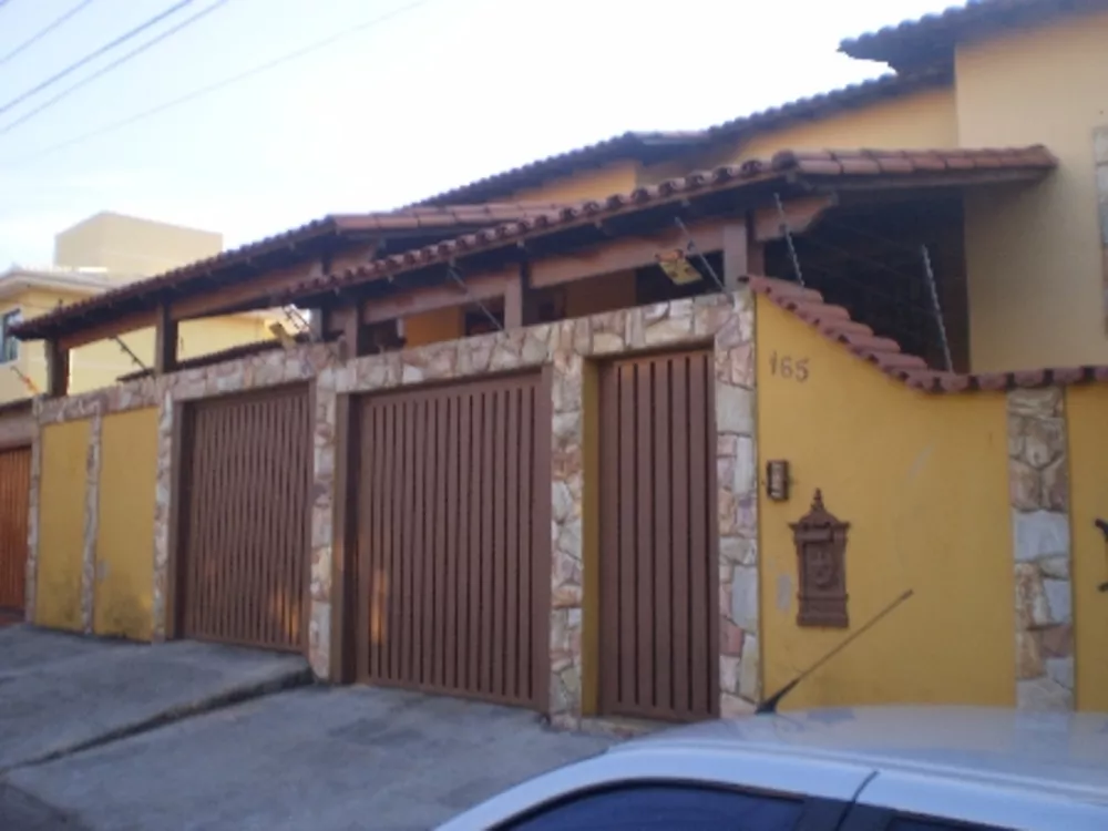 Casa à venda com 4 quartos, 300m² - Foto 1