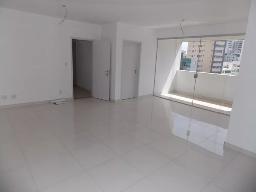 Apartamento à venda com 4 quartos, 276m² - Foto 2