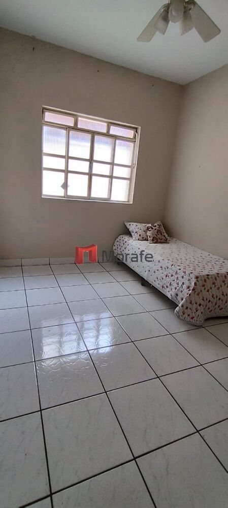 Casa à venda com 5 quartos, 300m² - Foto 3
