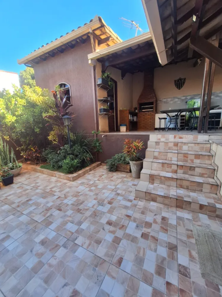 Casa, 7 quartos, 166 m² - Foto 2
