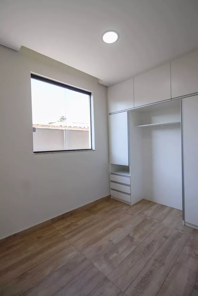 Apartamento à venda com 3 quartos, 90m² - Foto 2