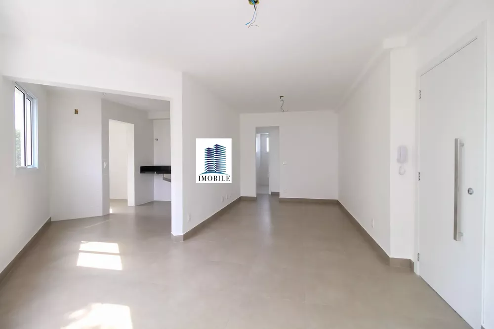 Apartamento à venda com 3 quartos, 97m² - Foto 2