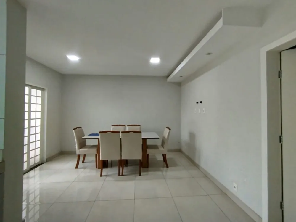 Casa, 3 quartos, 250 m² - Foto 2