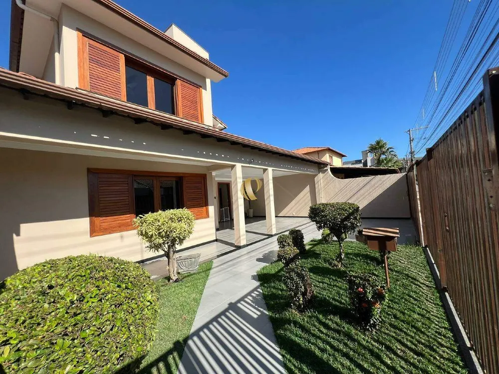 Casa, 4 quartos, 289 m² - Foto 1