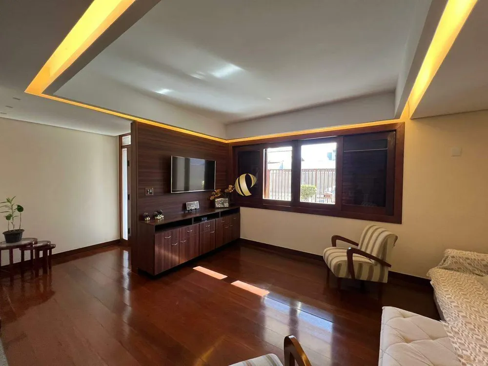 Casa, 4 quartos, 289 m² - Foto 1