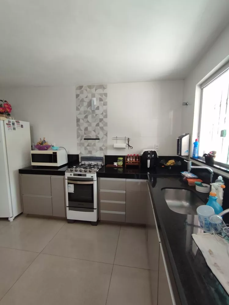 Casa à venda com 3 quartos, 240m² - Foto 1