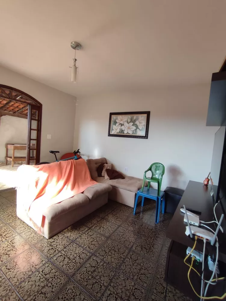 Casa à venda com 3 quartos, 240m² - Foto 2