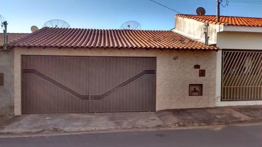 Casa à venda com 3 quartos, 200m² - Foto 1