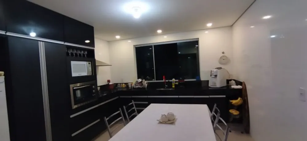 Casa, 3 quartos, 250 m² - Foto 1
