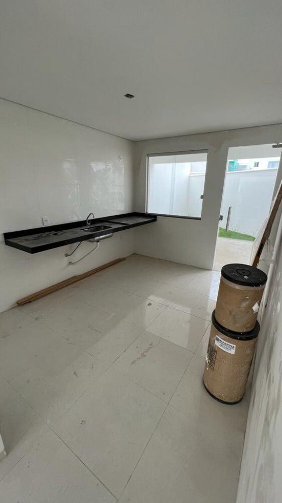 Casa à venda com 3 quartos, 136m² - Foto 3