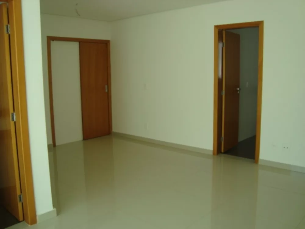 Apartamento à venda com 4 quartos, 210m² - Foto 2