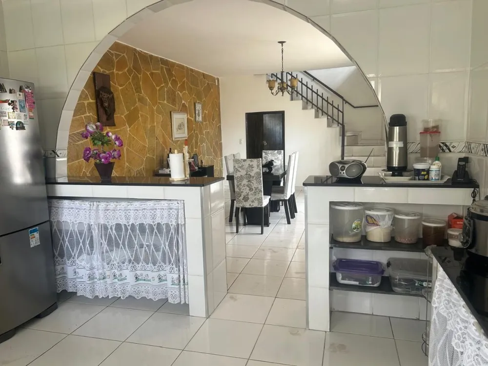 Casa, 5 quartos, 225 m² - Foto 2