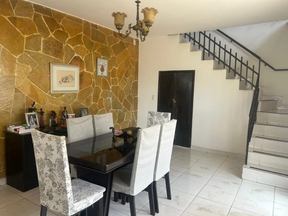 Casa, 5 quartos, 225 m² - Foto 1