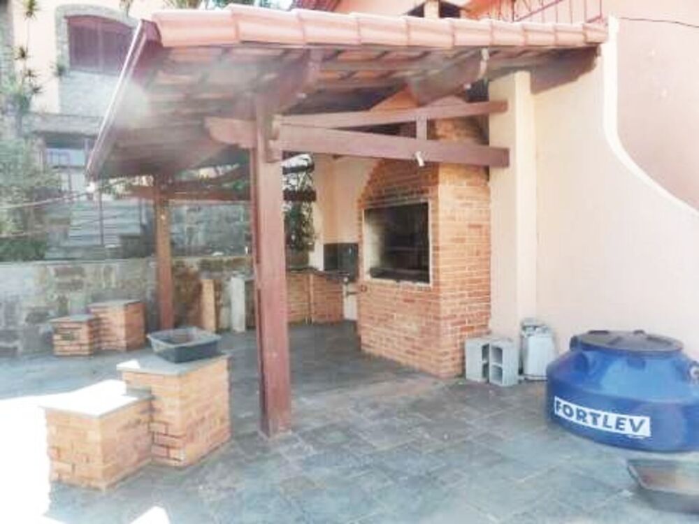 Casa à venda com 3 quartos, 246m² - Foto 4