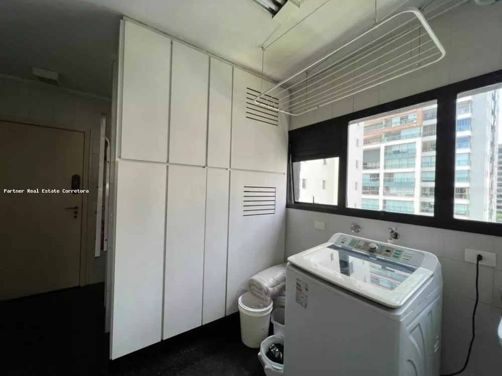 Apartamento à venda com 4 quartos, 220m² - Foto 2