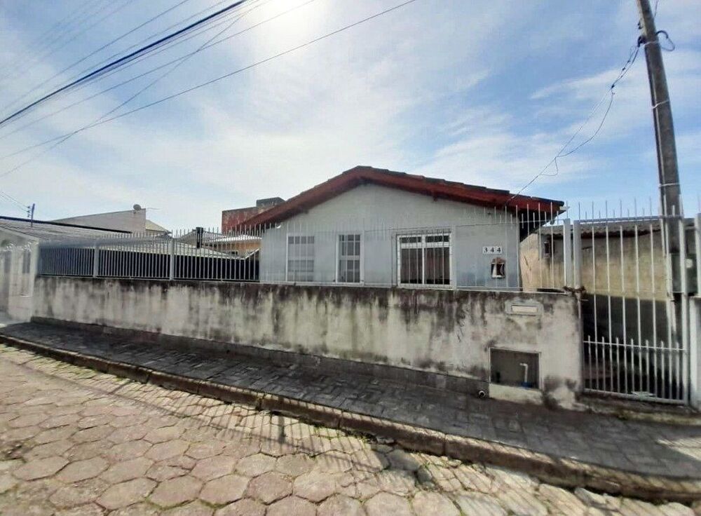 Casa à venda com 2 quartos, 70m² - Foto 1