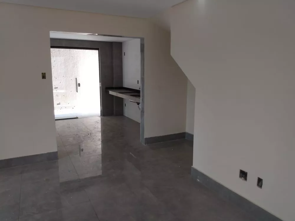 Apartamento à venda com 3 quartos, 78m² - Foto 2