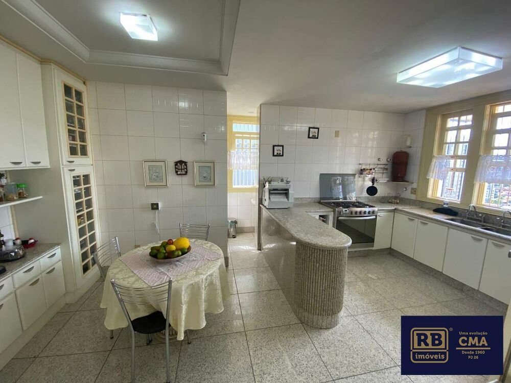 Casa à venda com 4 quartos, 383m² - Foto 1