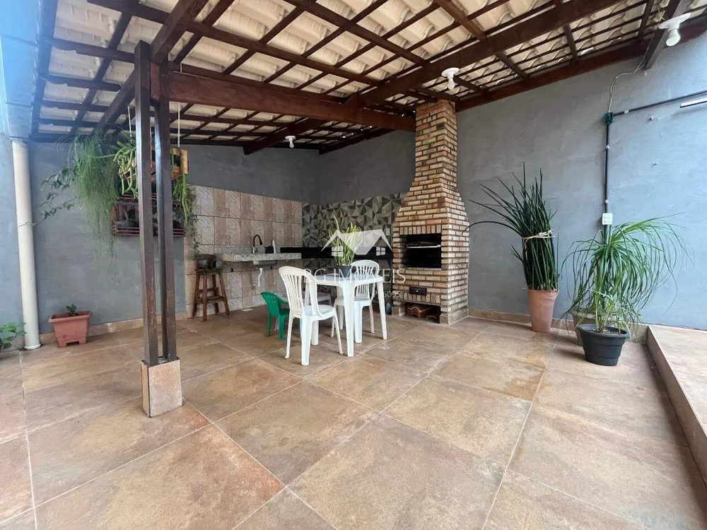 Casa, 4 quartos, 243 m² - Foto 2