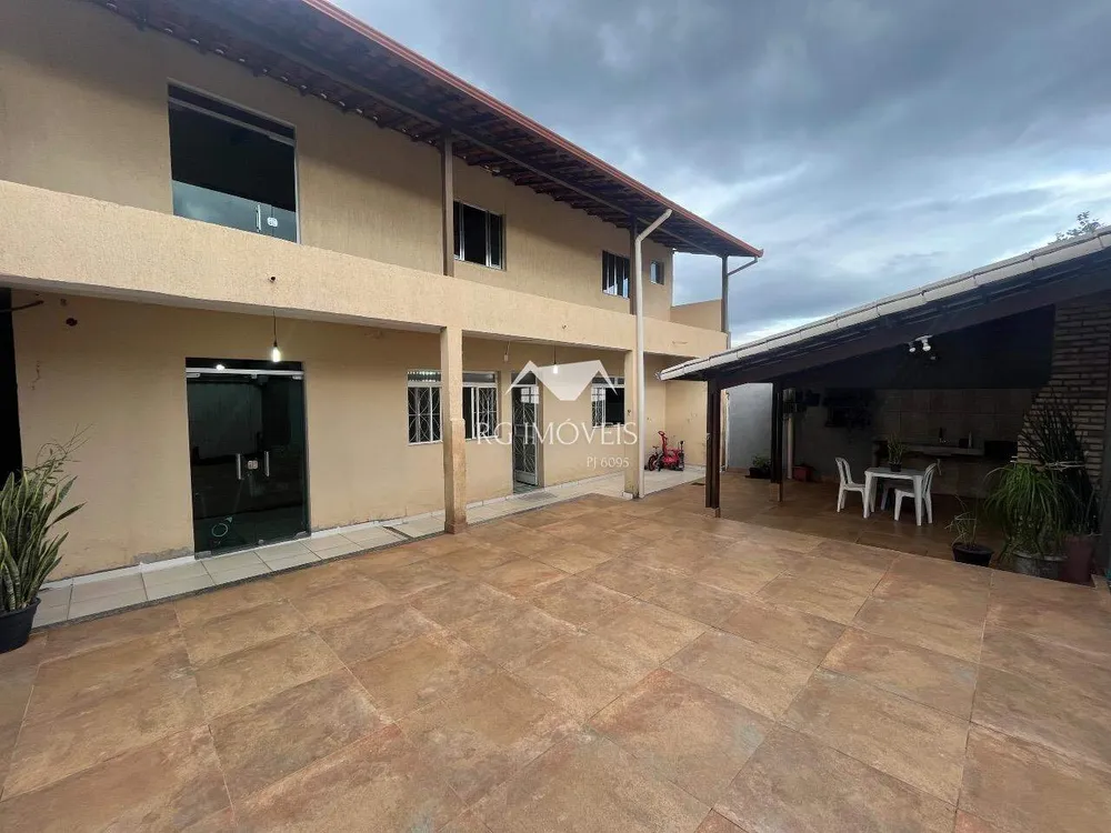 Casa, 4 quartos, 243 m² - Foto 1