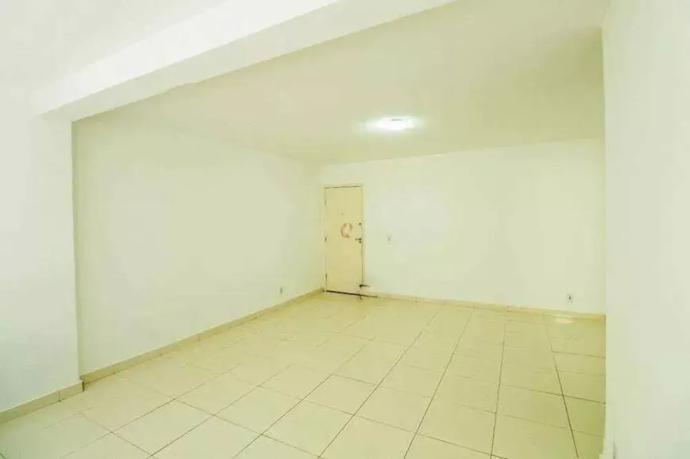 Apartamento à venda com 2 quartos, 70m² - Foto 4