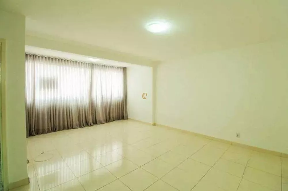 Apartamento à venda com 2 quartos, 70m² - Foto 2