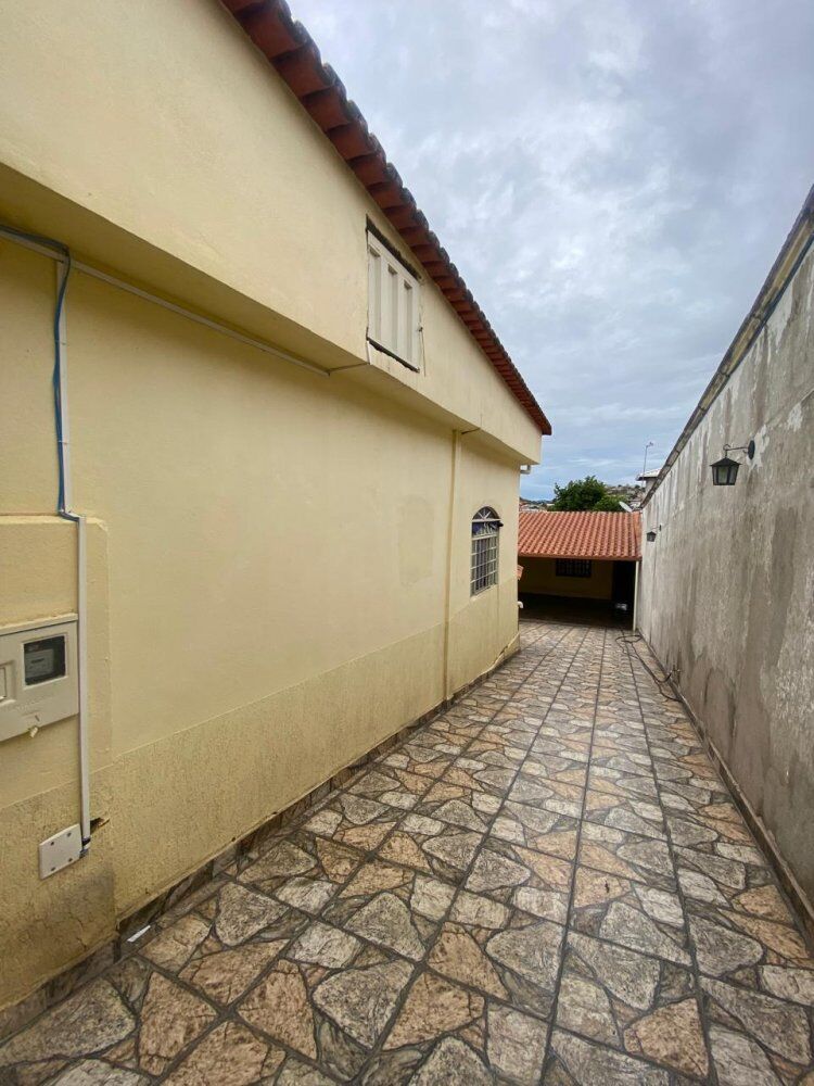 Casa à venda com 3 quartos, 360m² - Foto 4