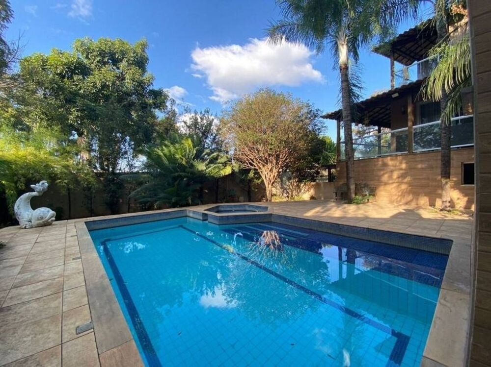 Casa à venda com 4 quartos, 420m² - Foto 1