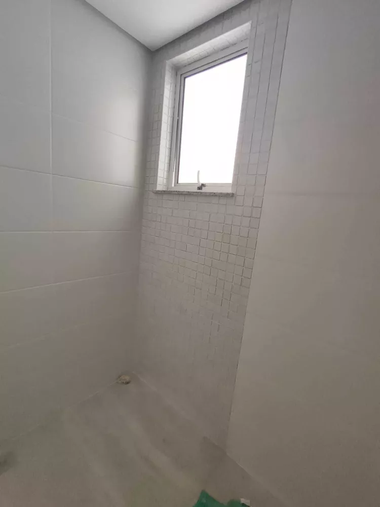 Apartamento à venda com 2 quartos, 70m² - Foto 2