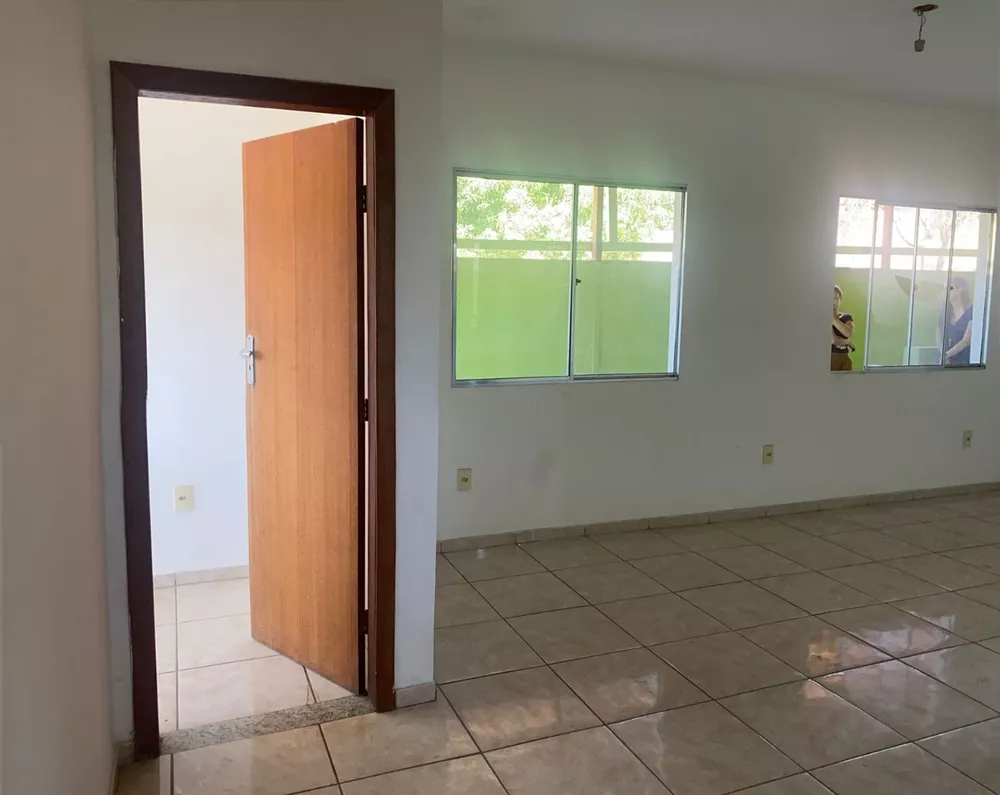 Casa à venda com 2 quartos, 70m² - Foto 1