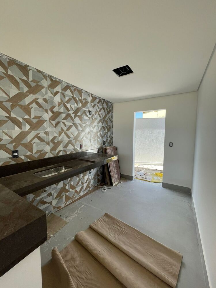 Casa à venda com 3 quartos, 100m² - Foto 4