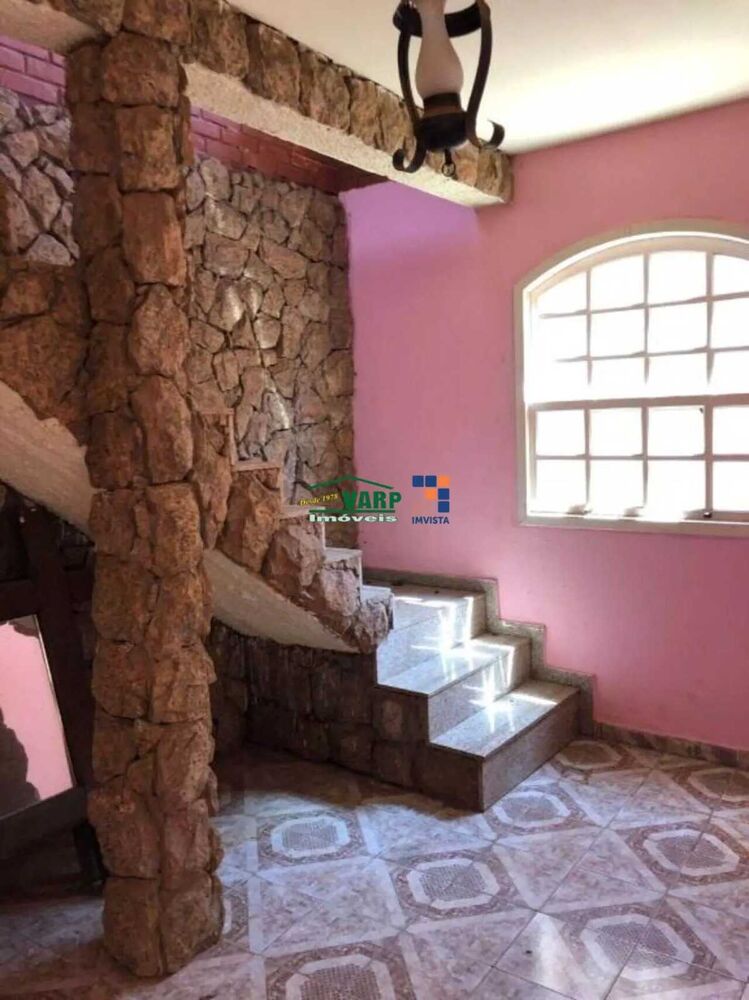 Casa à venda com 3 quartos, 120m² - Foto 1