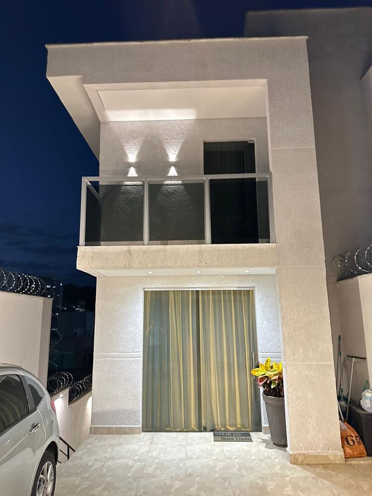 Casa à venda com 3 quartos, 135m² - Foto 1