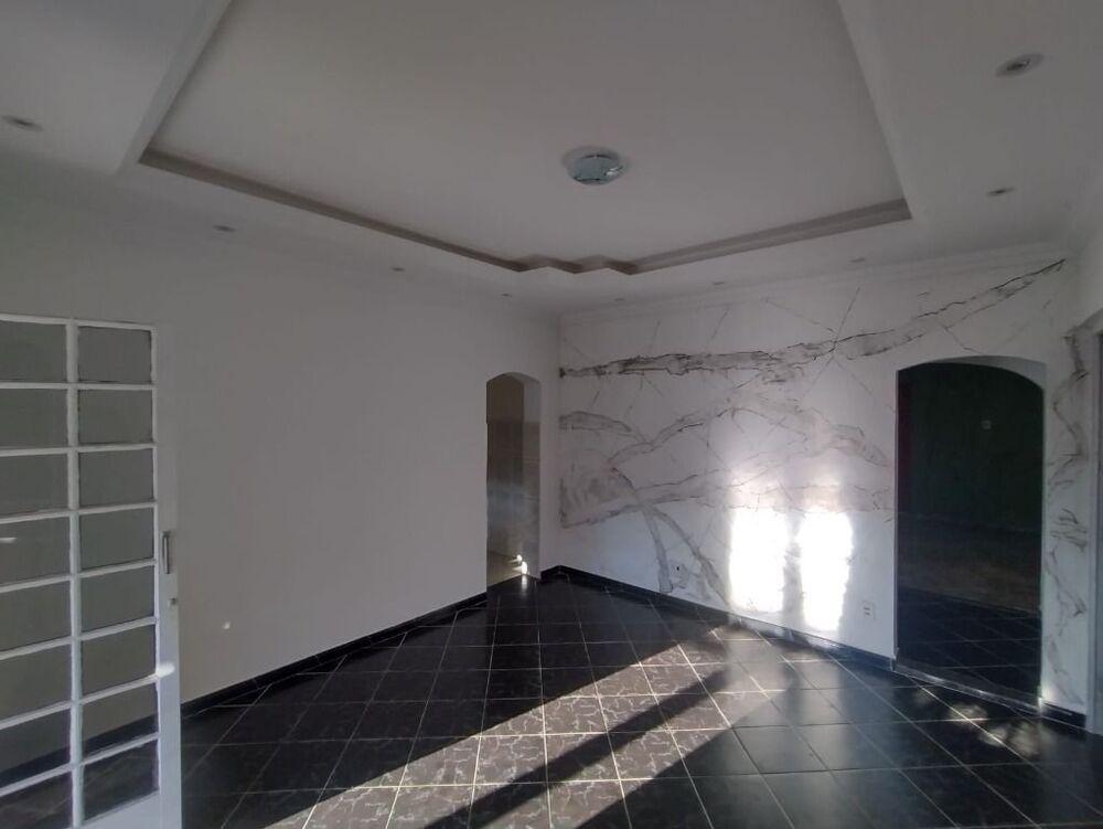 Casa à venda com 3 quartos, 210m² - Foto 4