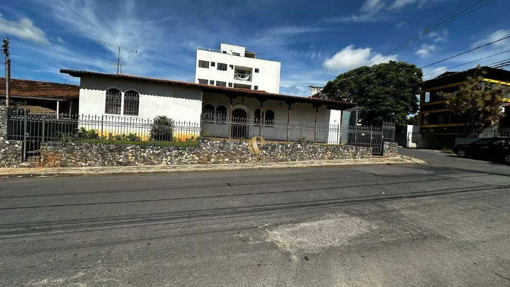 Casa, 4 quartos, 290 m² - Foto 1