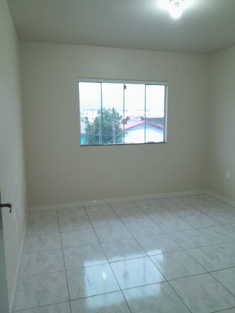 Casa à venda com 2 quartos, 75m² - Foto 2
