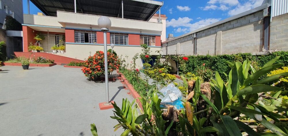 Casa à venda com 3 quartos, 161m² - Foto 2