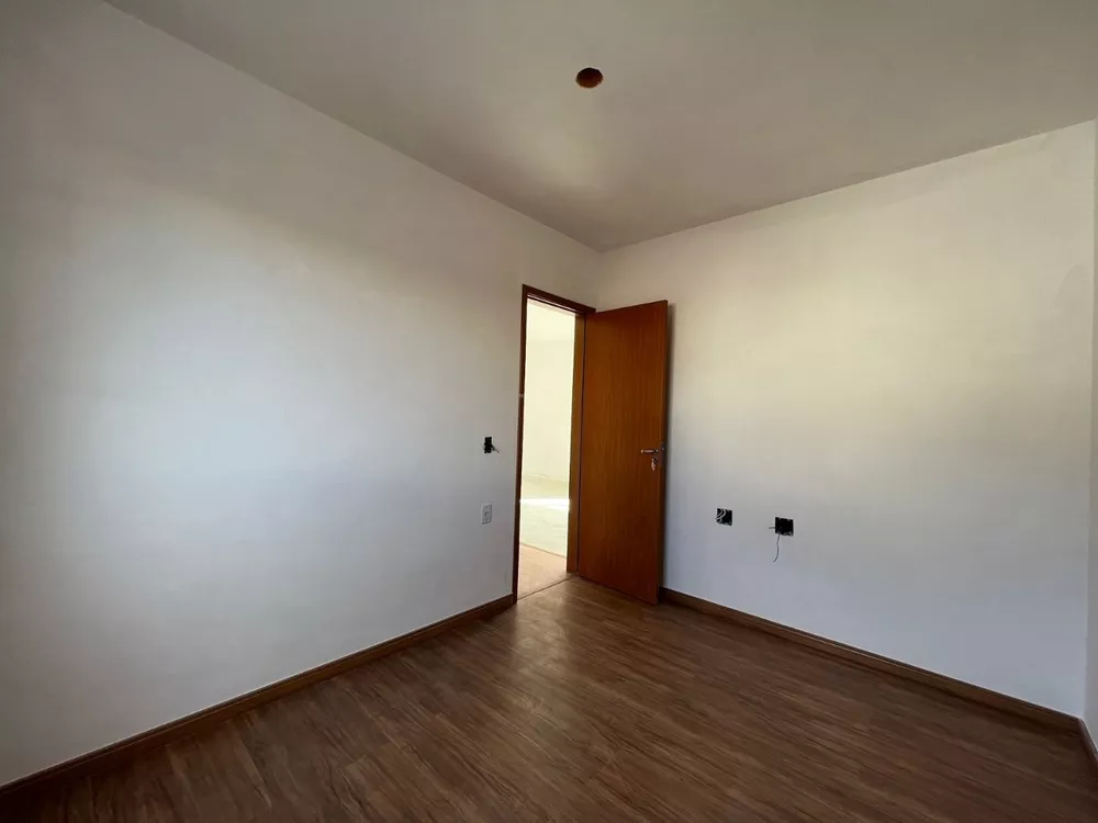 Apartamento à venda com 2 quartos, 60m² - Foto 2