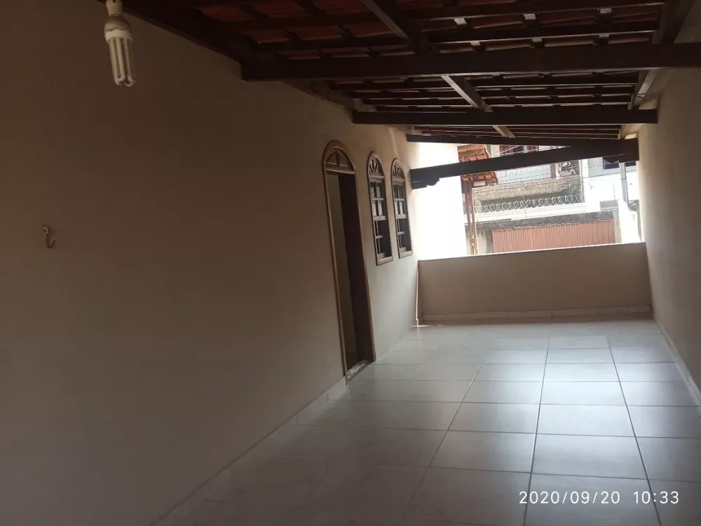 Casa à venda com 6 quartos, 321m² - Foto 3