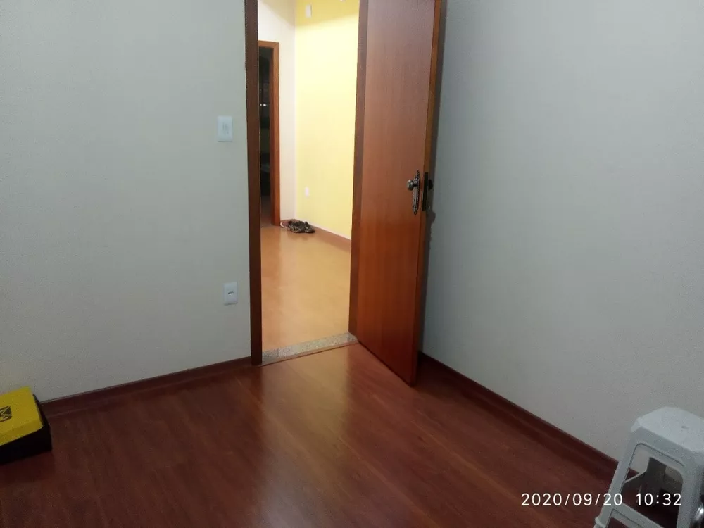 Casa à venda com 6 quartos, 321m² - Foto 2