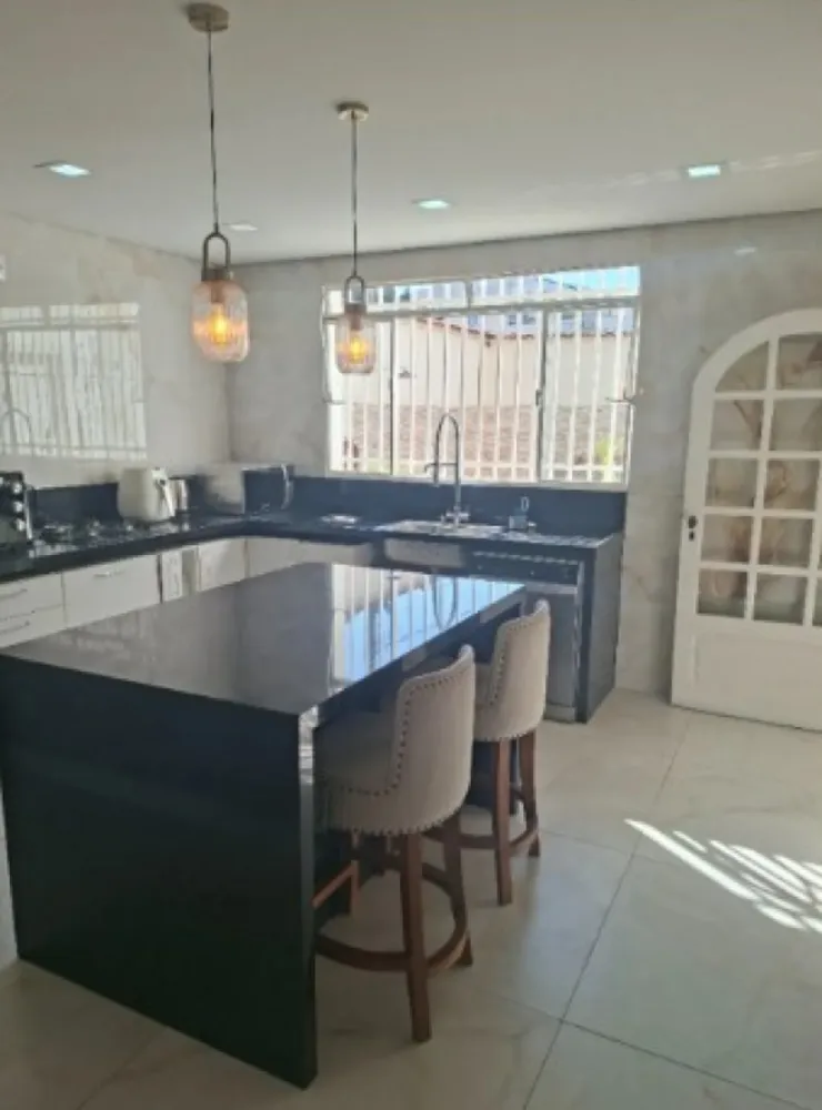 Casa, 4 quartos, 346 m² - Foto 1