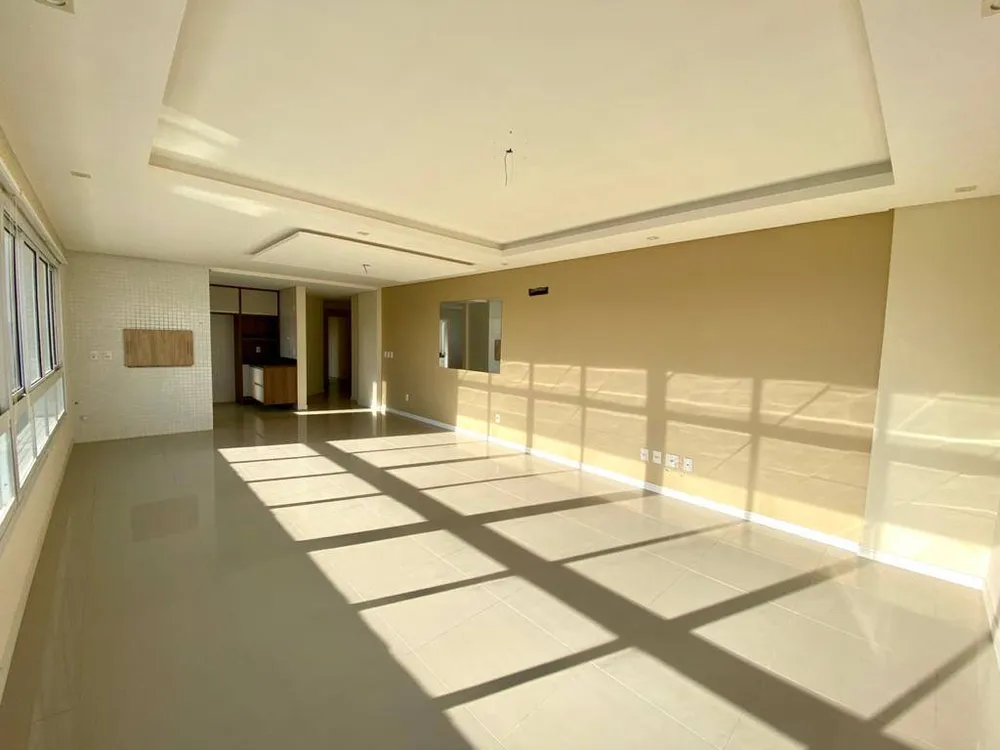 Apartamento, 3 quartos, 195 m² - Foto 2