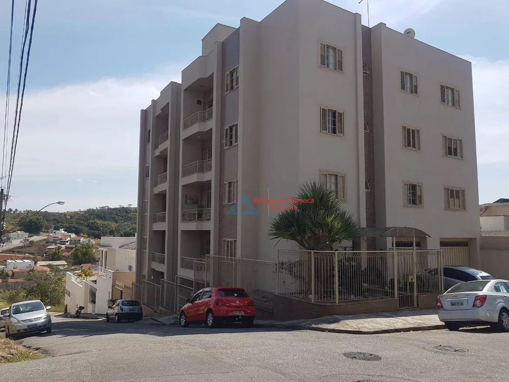 Apartamento à venda com 3 quartos, 212m² - Foto 1