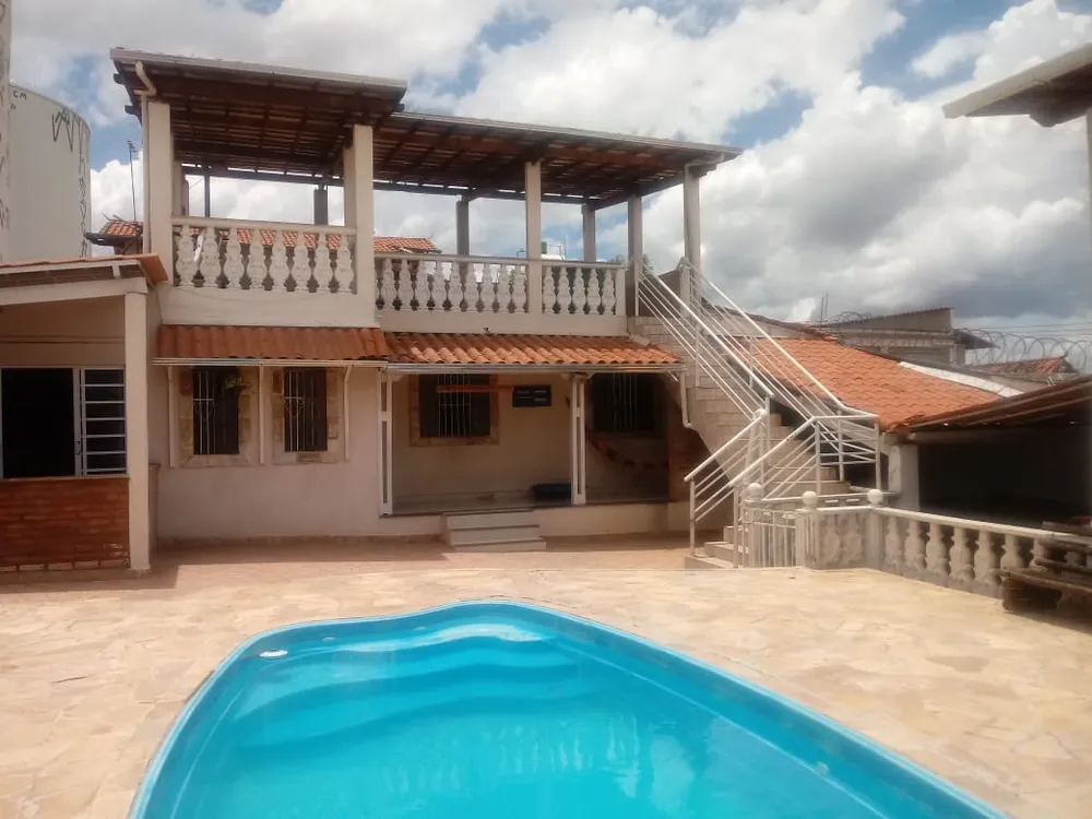 Casa, 3 quartos, 215 m² - Foto 1