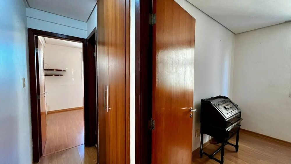 Apartamento à venda com 4 quartos, 176m² - Foto 4