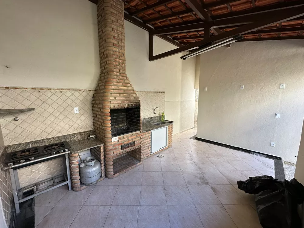 Casa à venda com 5 quartos, 250m² - Foto 3