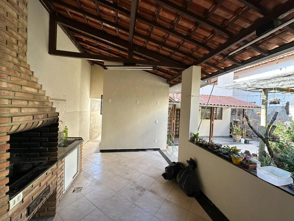 Casa à venda com 5 quartos, 250m² - Foto 4